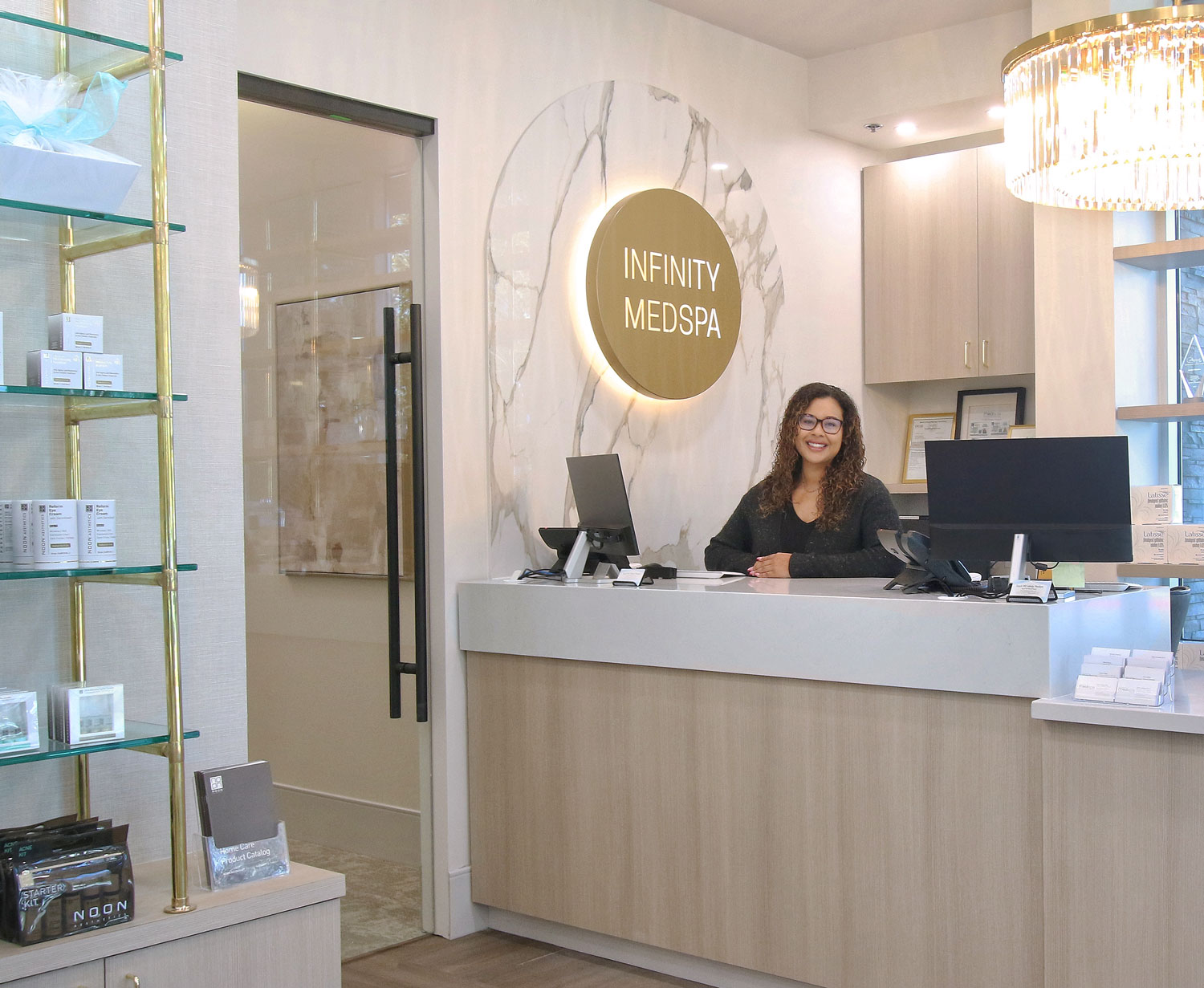 receptionist at med spa in Valencia